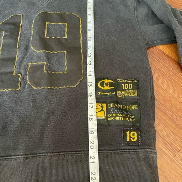 Champion 1919 sweatshirt, medium, good condition - Picture 6 of 7